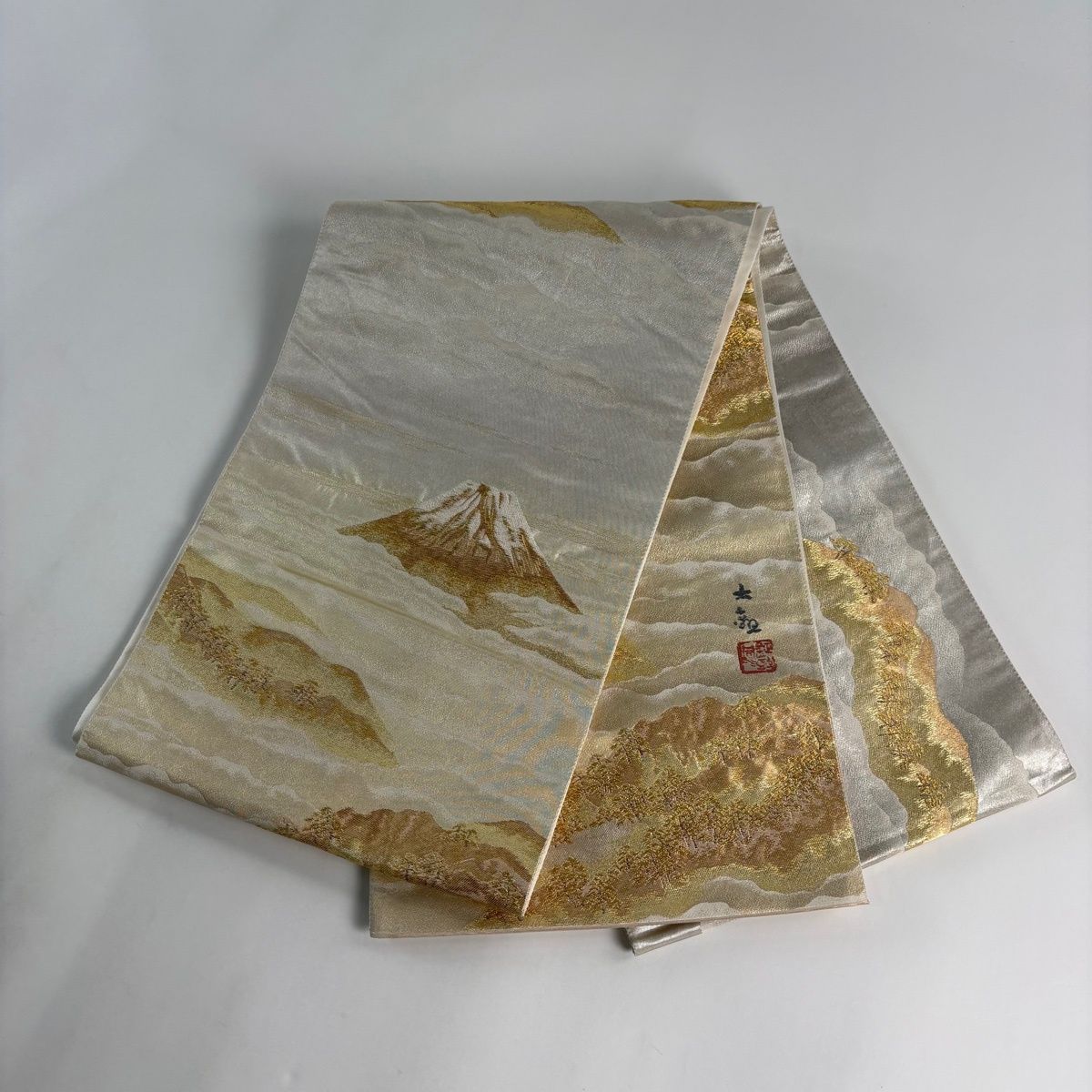 袋帯 名品 じゅらく 落款 横山大観 朝陽霊峰 箔 金糸 金色 お太鼓柄 正絹 【中古】