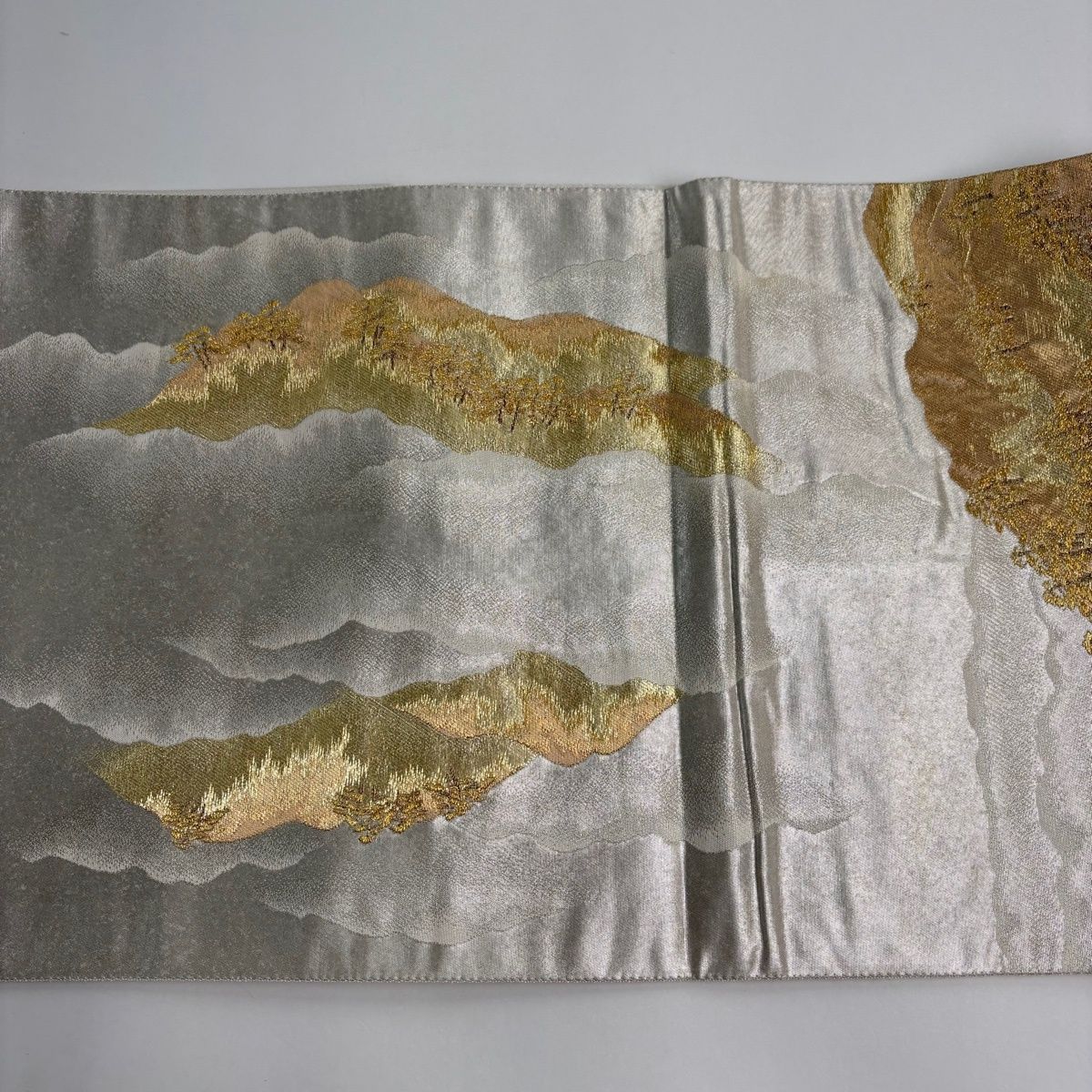 袋帯 名品 じゅらく 落款 横山大観 朝陽霊峰 箔 金糸 金色 お太鼓柄 正絹 【中古】