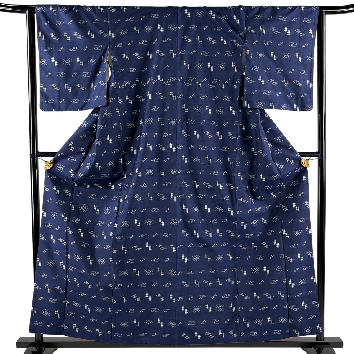 【美品】 紬 身丈158.5cm 裄丈64.5cm M 袷 燕 流水 紺色 正絹 秀品 【中古】 6,160円