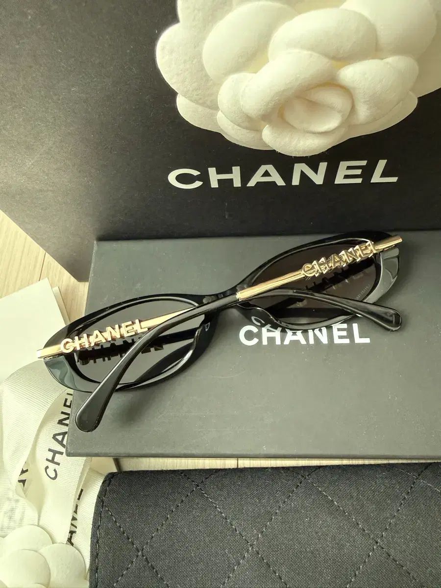 シャネル 26s サングラス ブラック GOLD 新品 116,344円