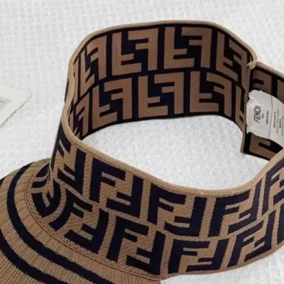 FENDI フェンディ FF ロゴ サンキャップ サンバイザー 56,156円