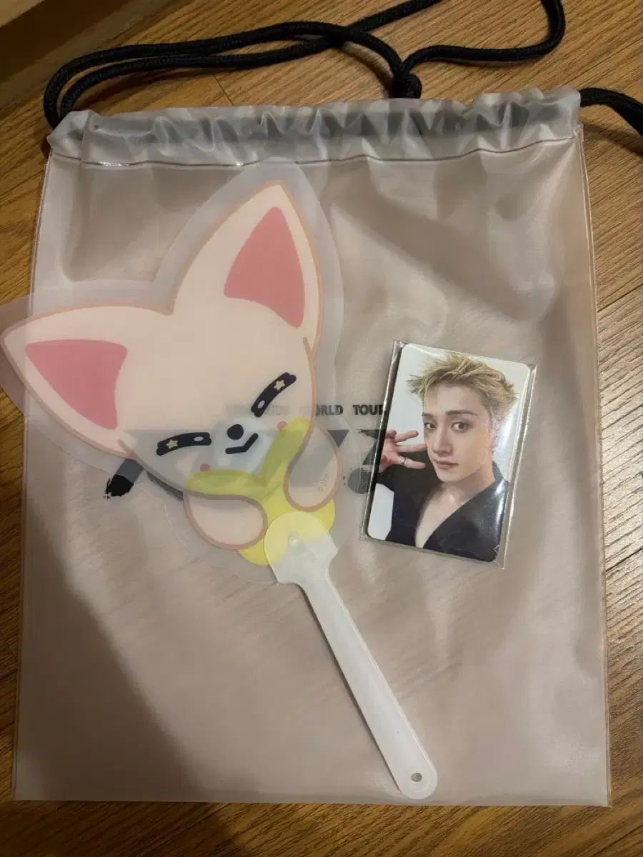 Stray Kids(ストレイキッズ・スキズ・SKZ) stray kids day 3 トレカ FoxI.Ny うちわ 7/29 コンサート 入場ギフト 8,316円