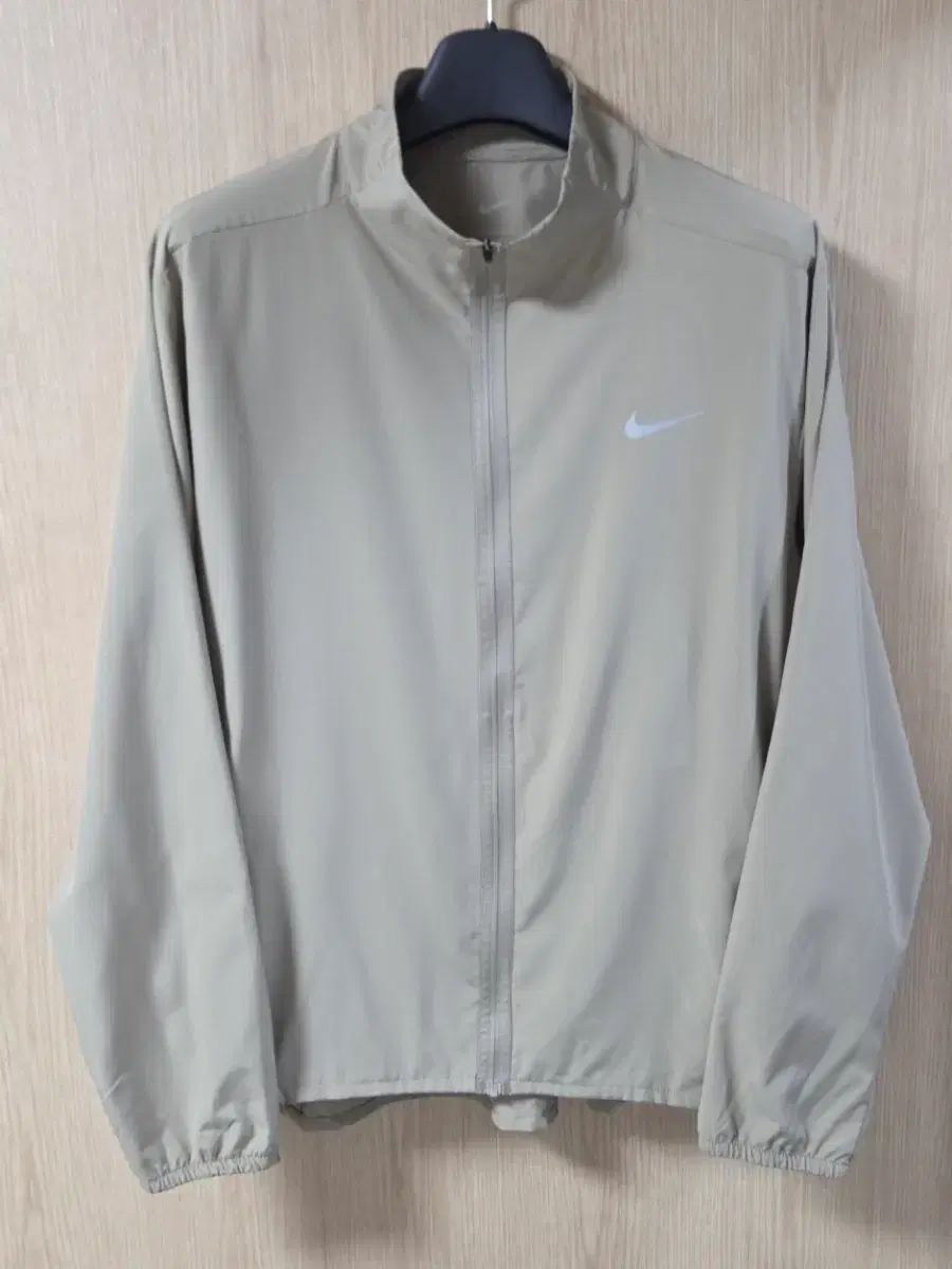 (着用画像) NIKE フォーム ドライフィット バーサタイル ジャケット
