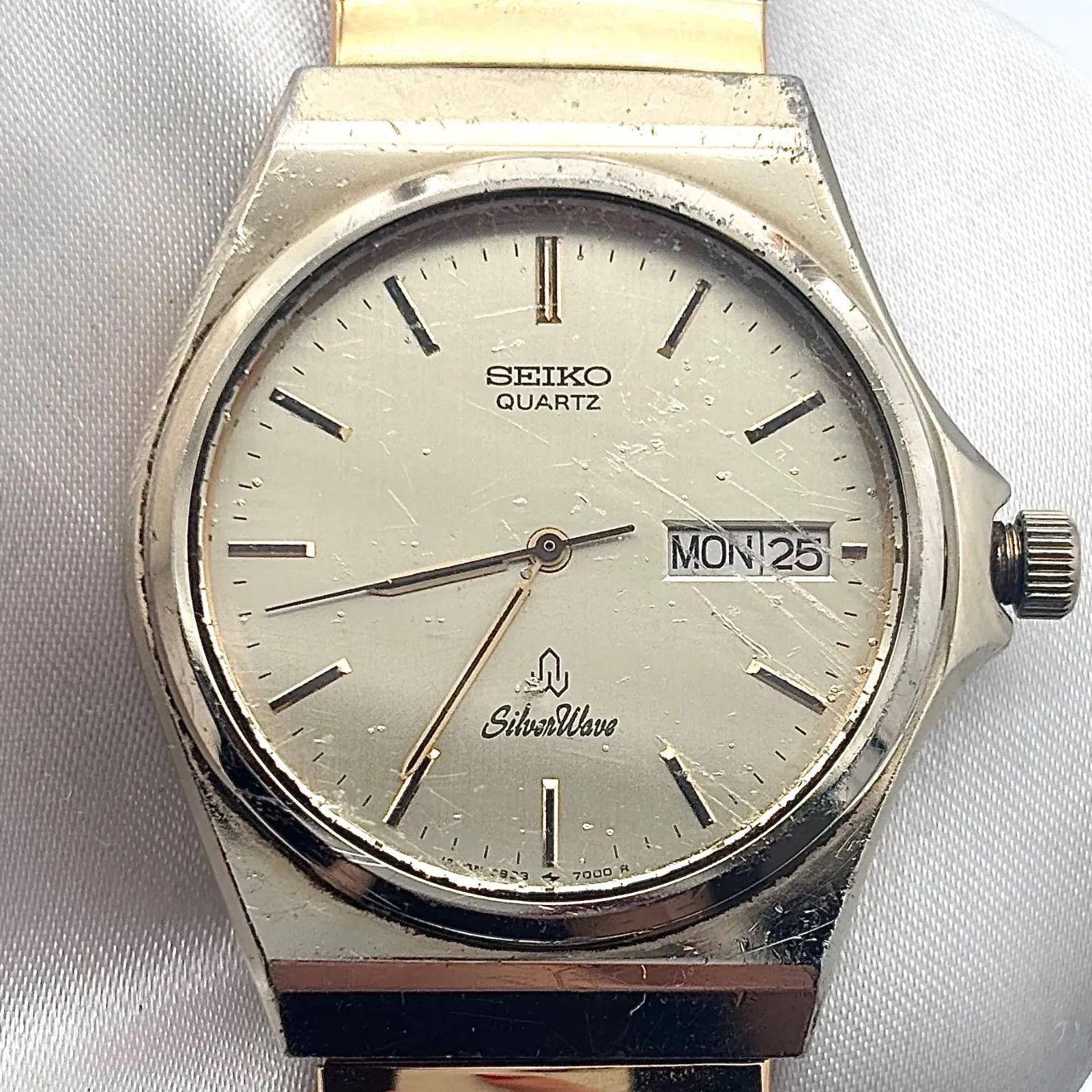 稼働品 Working item セイコー SEIKO 腕時計 メンズ Men's クォーツ Quartz 5933-7000 シルバーウェーブ SilverWave デイデイト 時計 ヴィンテージ ウォッチ レトロ 1104