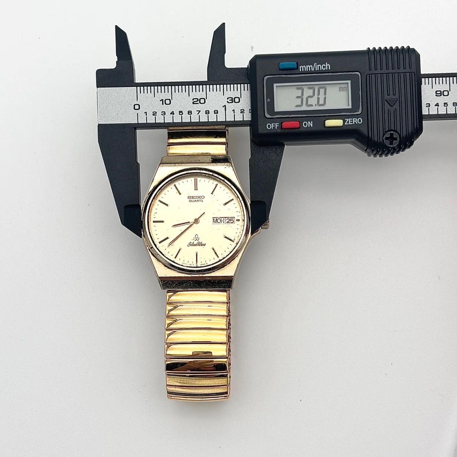 稼働品 Working item セイコー SEIKO 腕時計 メンズ Men's クォーツ Quartz 5933-7000 シルバーウェーブ SilverWave デイデイト 時計 ヴィンテージ ウォッチ レトロ 1104