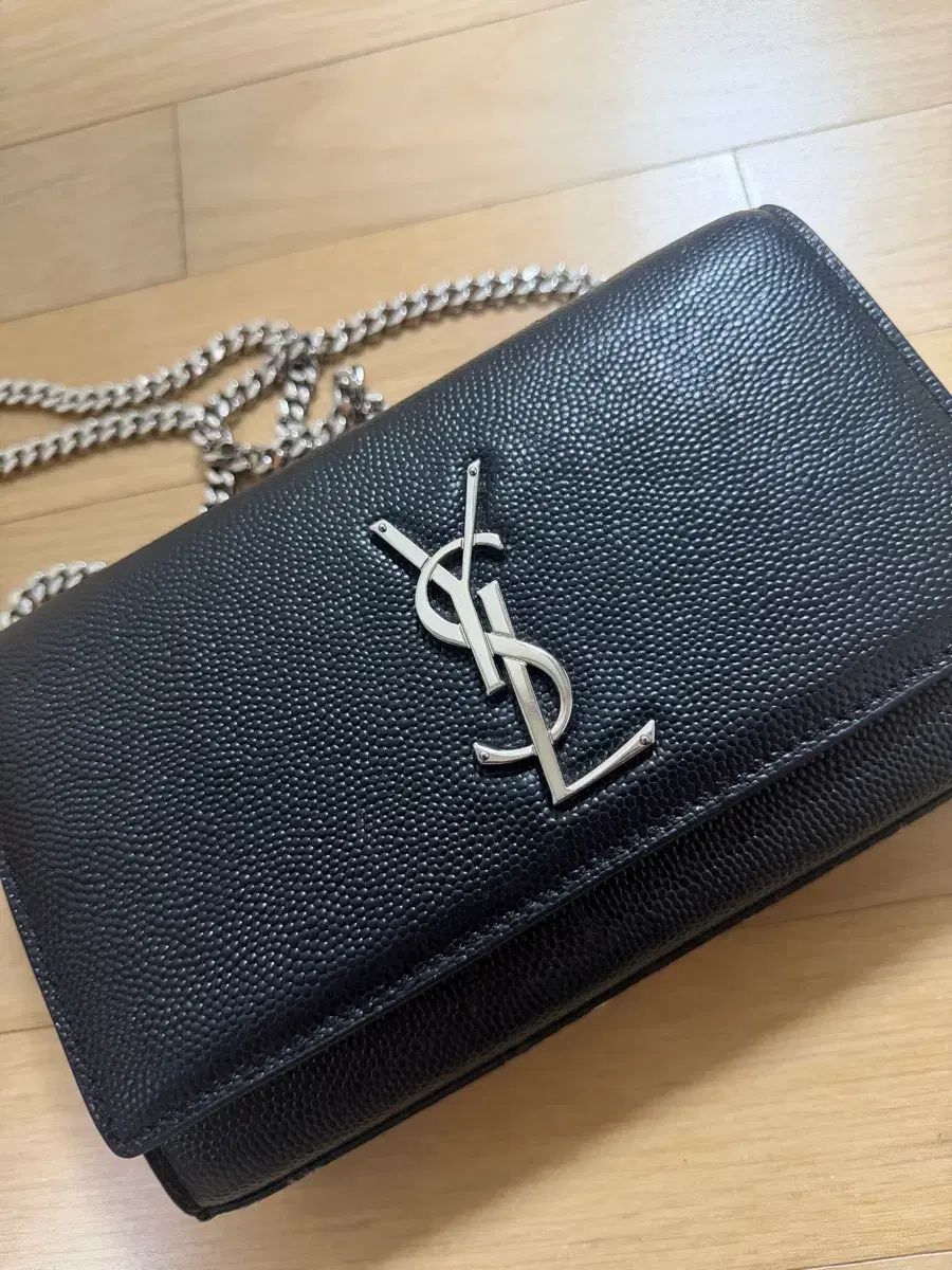 Saint Laurent サンローラン ケイト ミディ Mサイズ チェーンバッグ ブラック シルバー 28,593円
