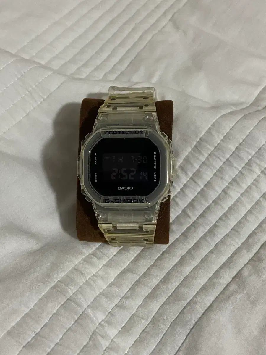 カシオ G-SHOCK トゥ透明時計 (dw-5600uske)