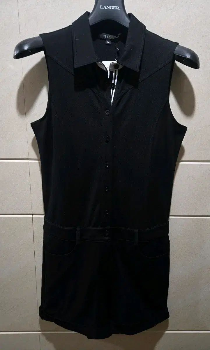 (新品)正規品 ELLEゴルフ ノースリーブ ハーフパンツ ジャンパースーツ 90 (44 55)