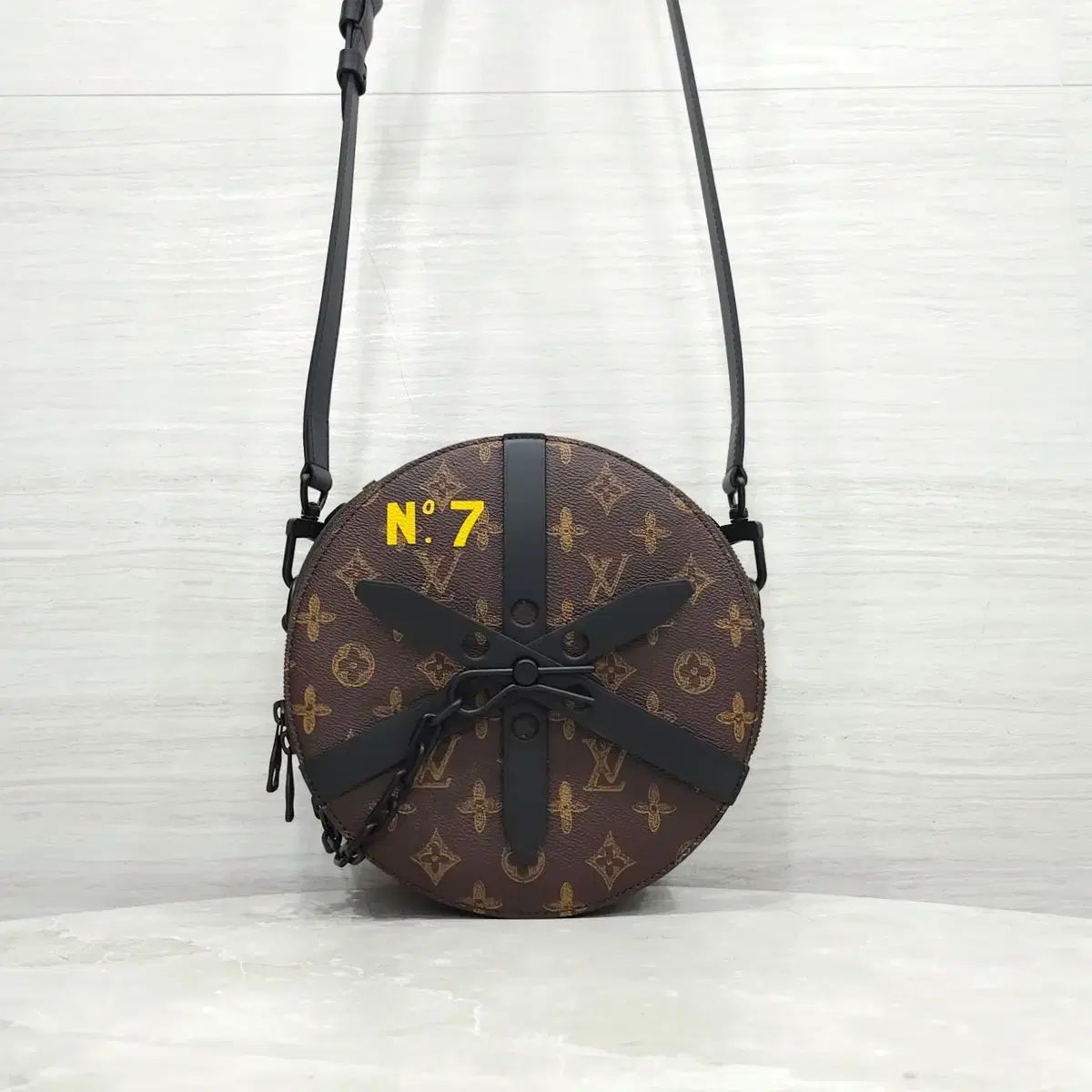 Louis Vuitton 限定モデル NO7 モノグラム ホイールボックス クロスバック