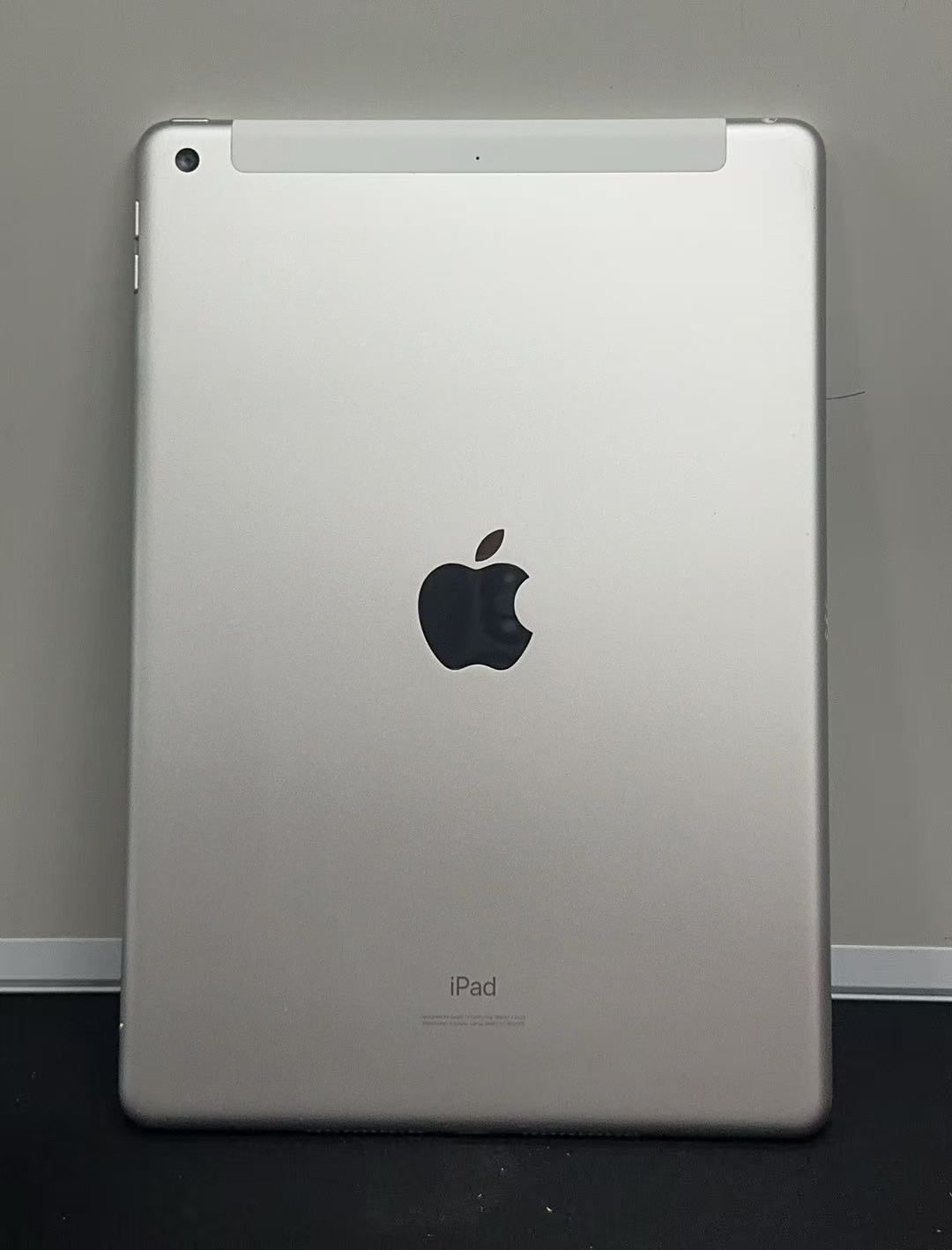 iPad 第8世代 32GB SV Cellular SIMフリー 中古 - メルカリ