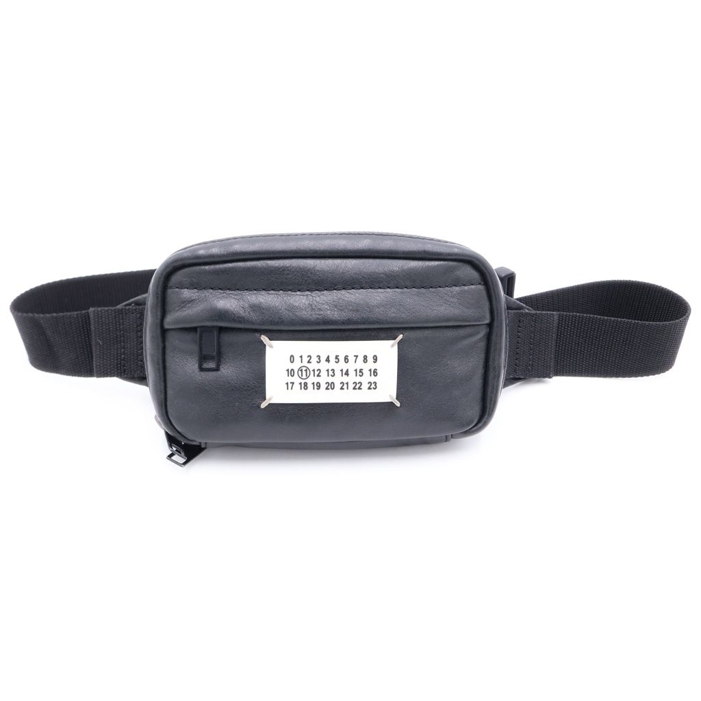 Maison Margiela (メゾンマルジェラ) ロゴ ウエストバッグ ボディバッグ ショルダーバッグ ブラック レザー S55WB0014 ゴールド金具 35,750円