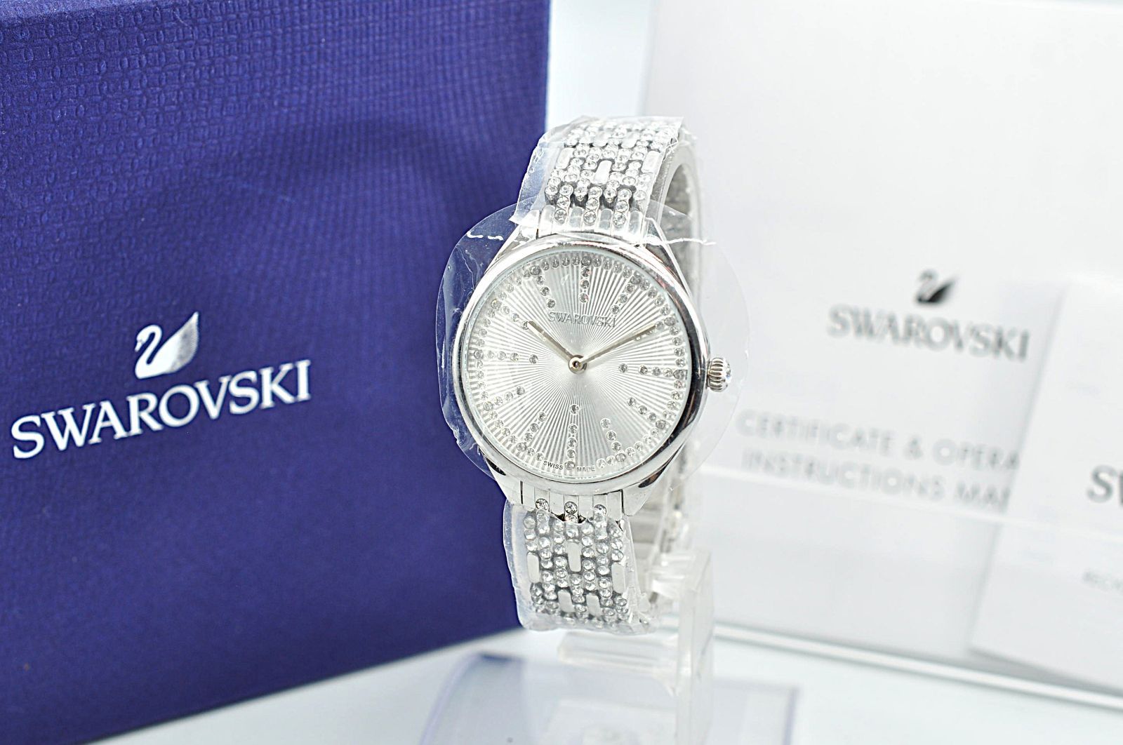 未使用 SWAROVSKI スワロフスキー クリスタルベゼル Quartz クォーツ