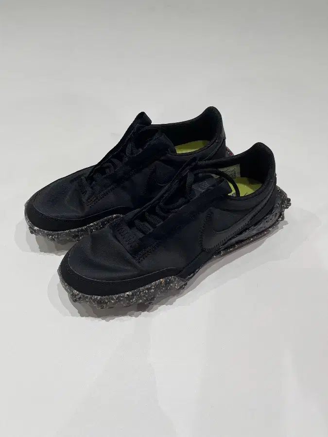 235 (W) NIKE ワッフル レーサー クレーター ブラック 11,117円