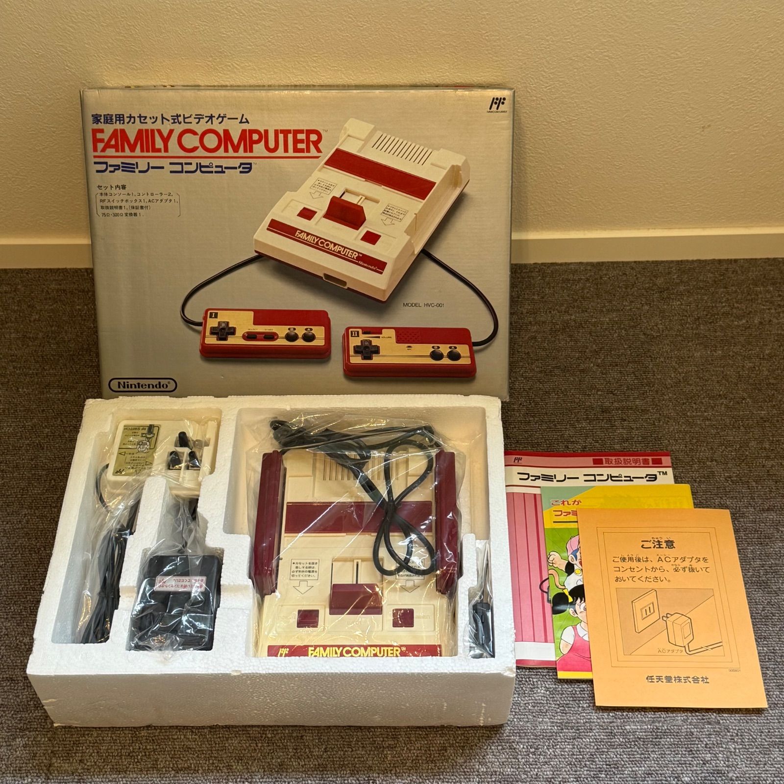 7-226【中古良品・付属品未使用】初代ファミコン 本体 任天堂 当時物