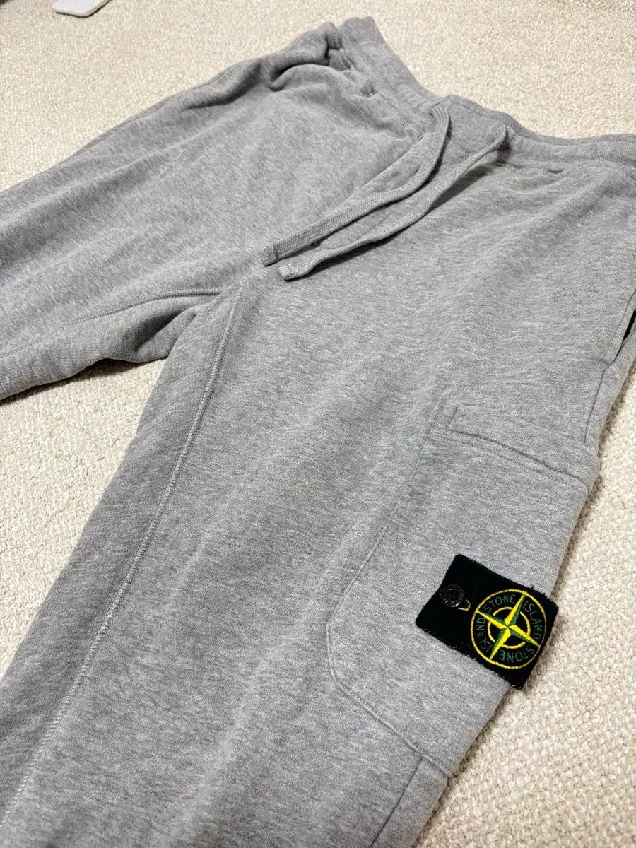 STONE ISLAND ストーンアイランド ジョガーパンツ