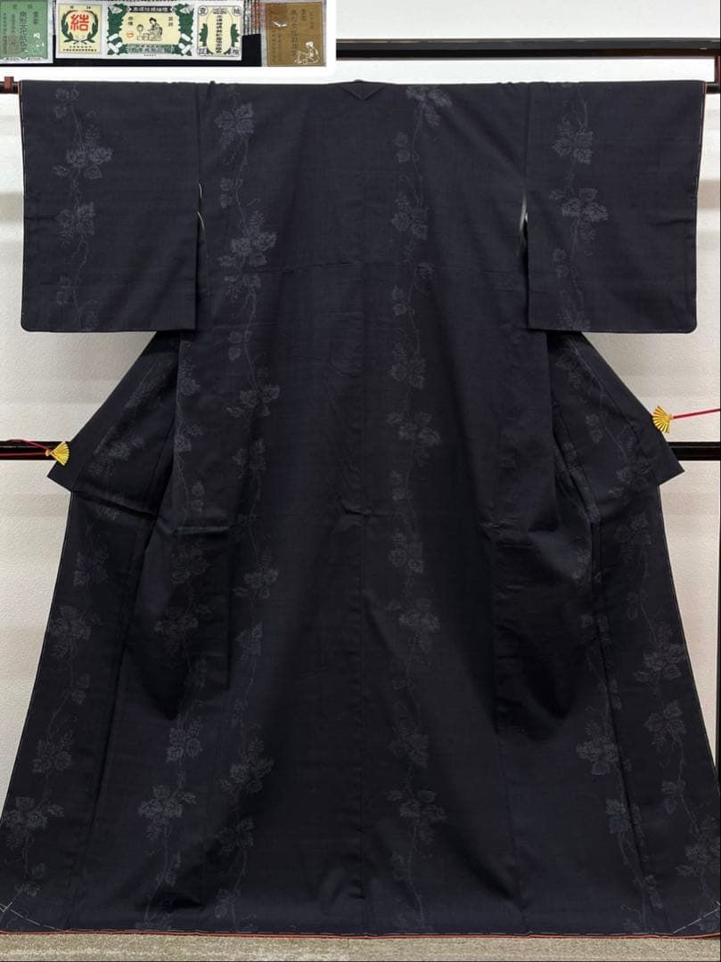 【しつけ糸付き未使用】結城紬 小紋 着物 正絹 袷 身丈156裄62 証紙あり 重要無形文化財 本場結城紬 正絹 躾糸付き HKT295 - メルカリ