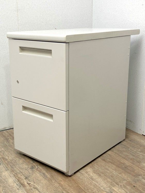 オカムラ 2段脇机 脇机 2段 幅400×奥行700×高さ700-mmmm サイドキャビネット デスクワゴン 引き出し 鍵付き 棚 ワゴン 書類 収納 中古品