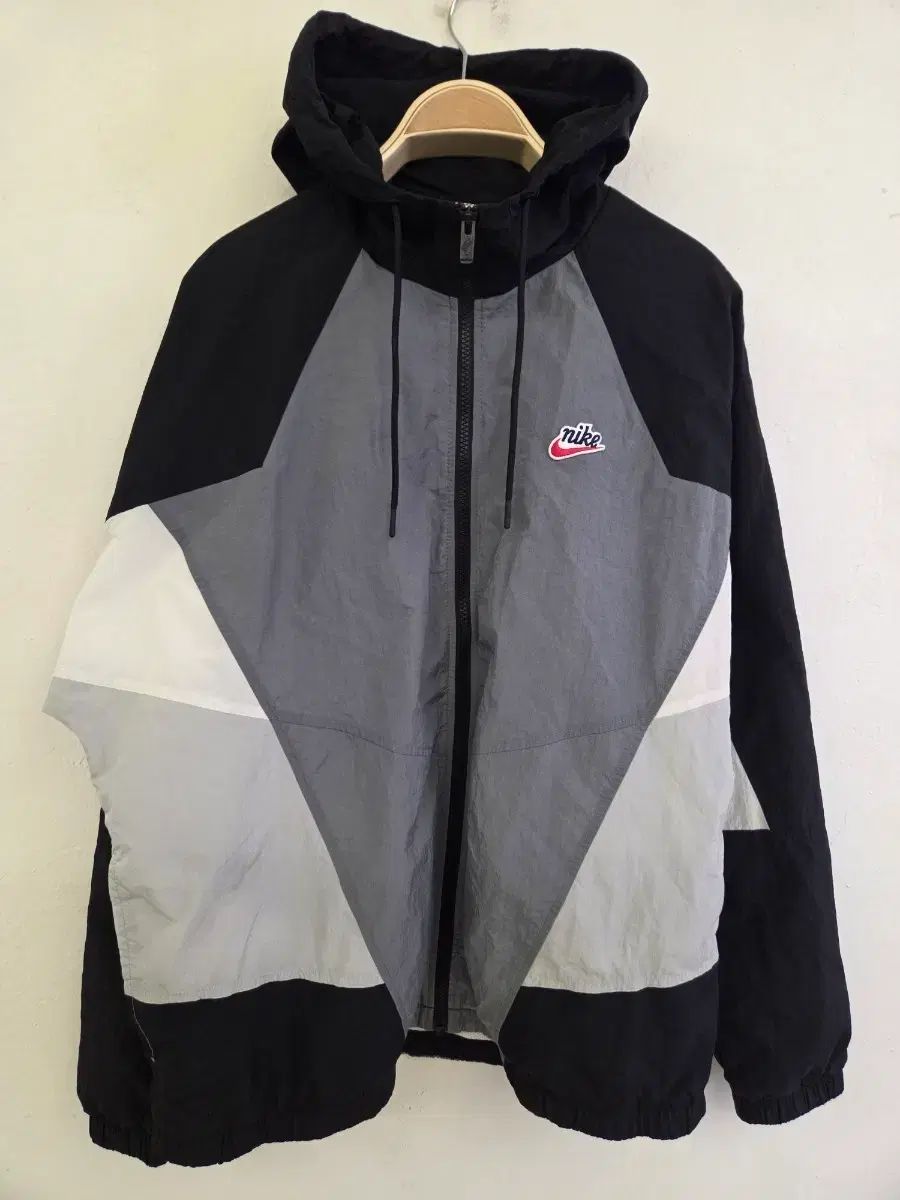 NIKE ウィンドブレーカー L サイズ 9,279円