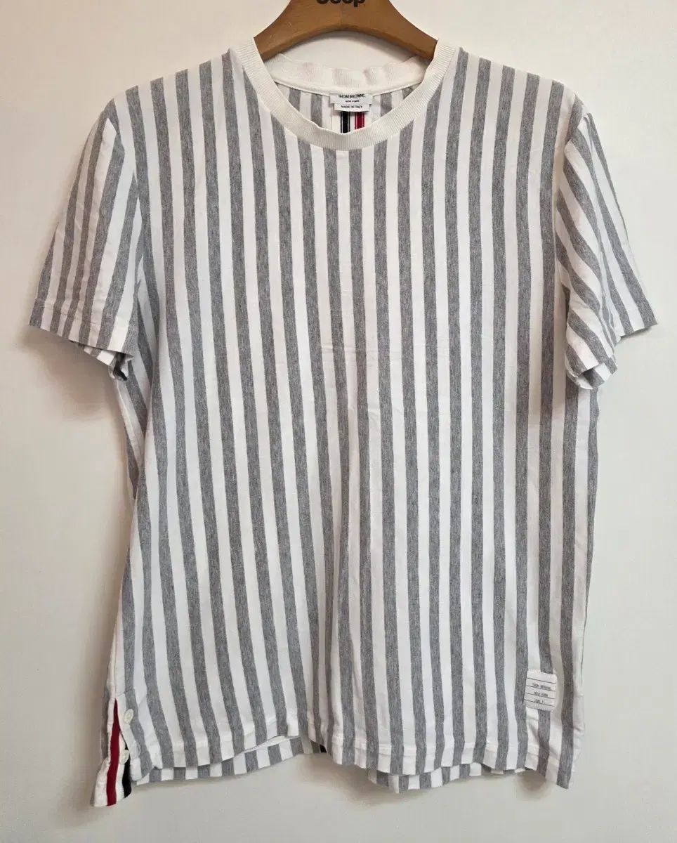 トム・ブラウン ストライプ 半袖Tシャツ