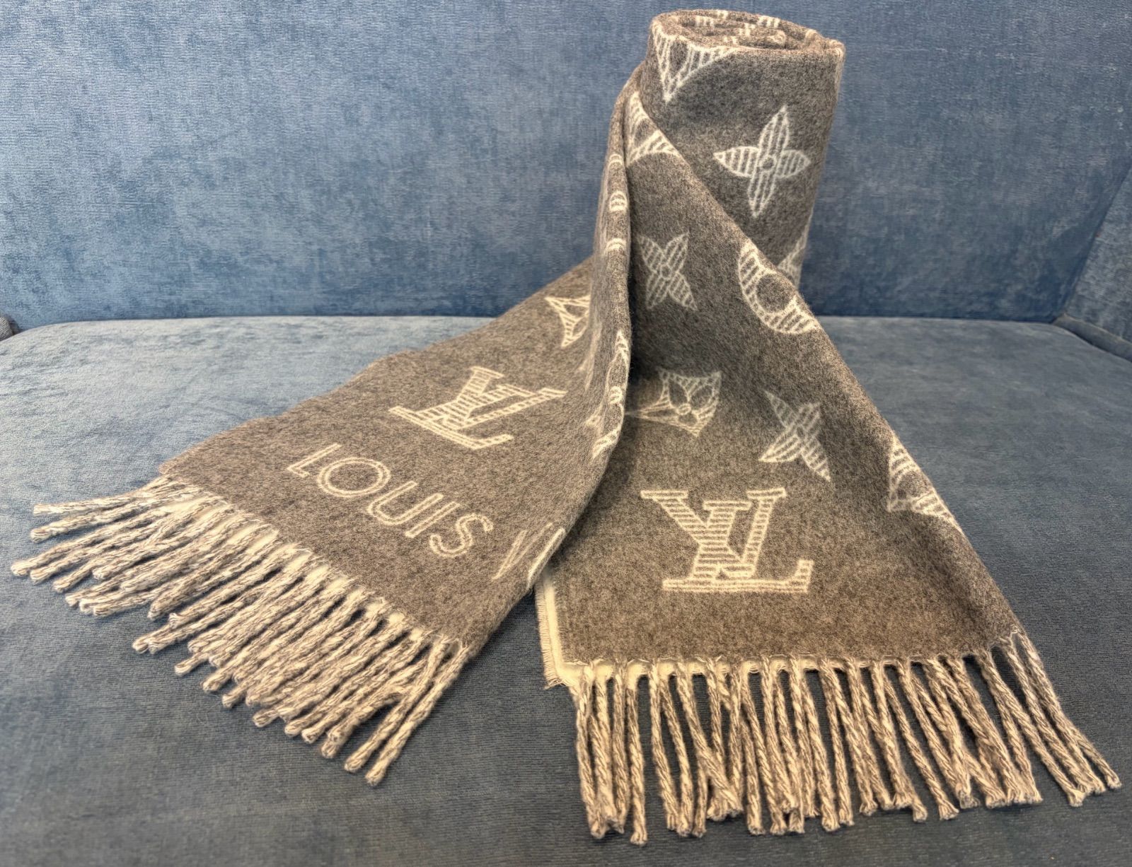★NA6328 綺麗！LOUIS VUITTONルイヴィトン マフラー モノグラム シャドウ グレー M79126 39,000円