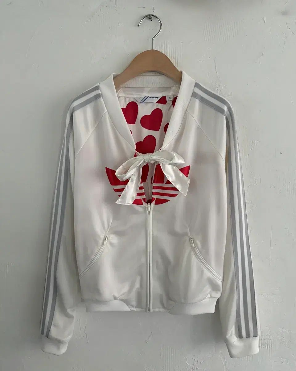 adidas アディダス バレンタイン 限定モデル ホワイトシルバー ハートロゴ トラックジャージ