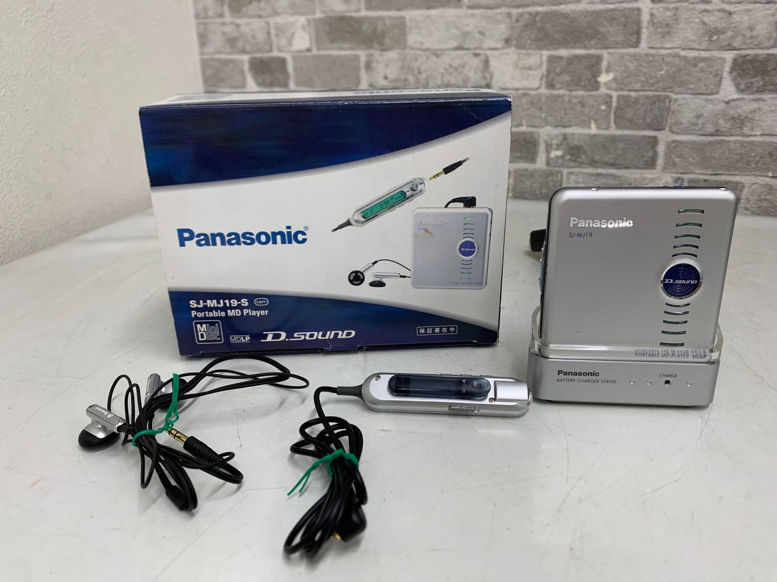 ジャンク品 ポータブルMDプレーヤー Panasonic SJ-MJ19 ジャンク☆ Panasonic パナソニック ポータブルMDプレーヤー SJ-MJ19-S