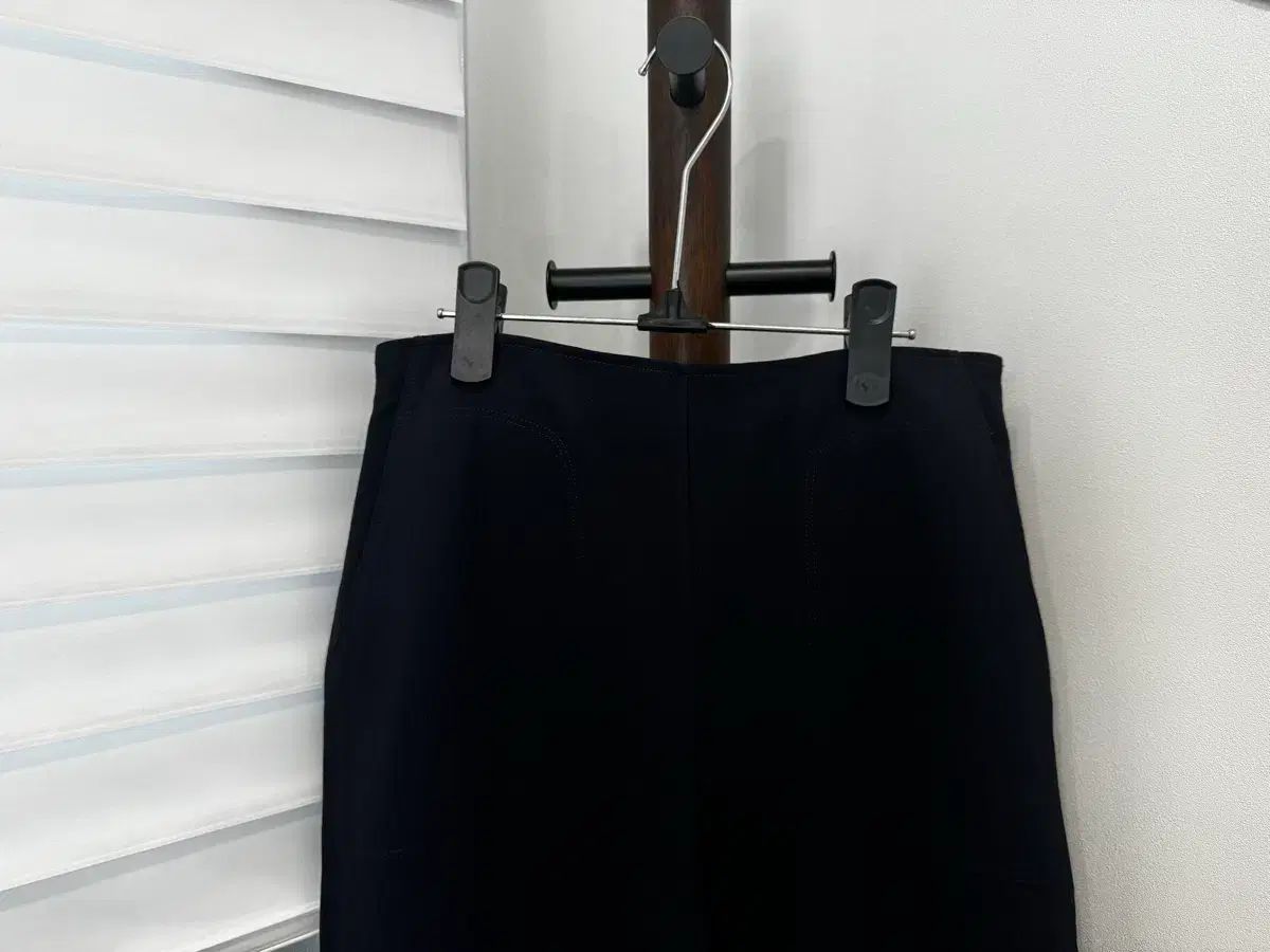 the CASHMERE ネイビー フレア ロング丈スカート 10,596円