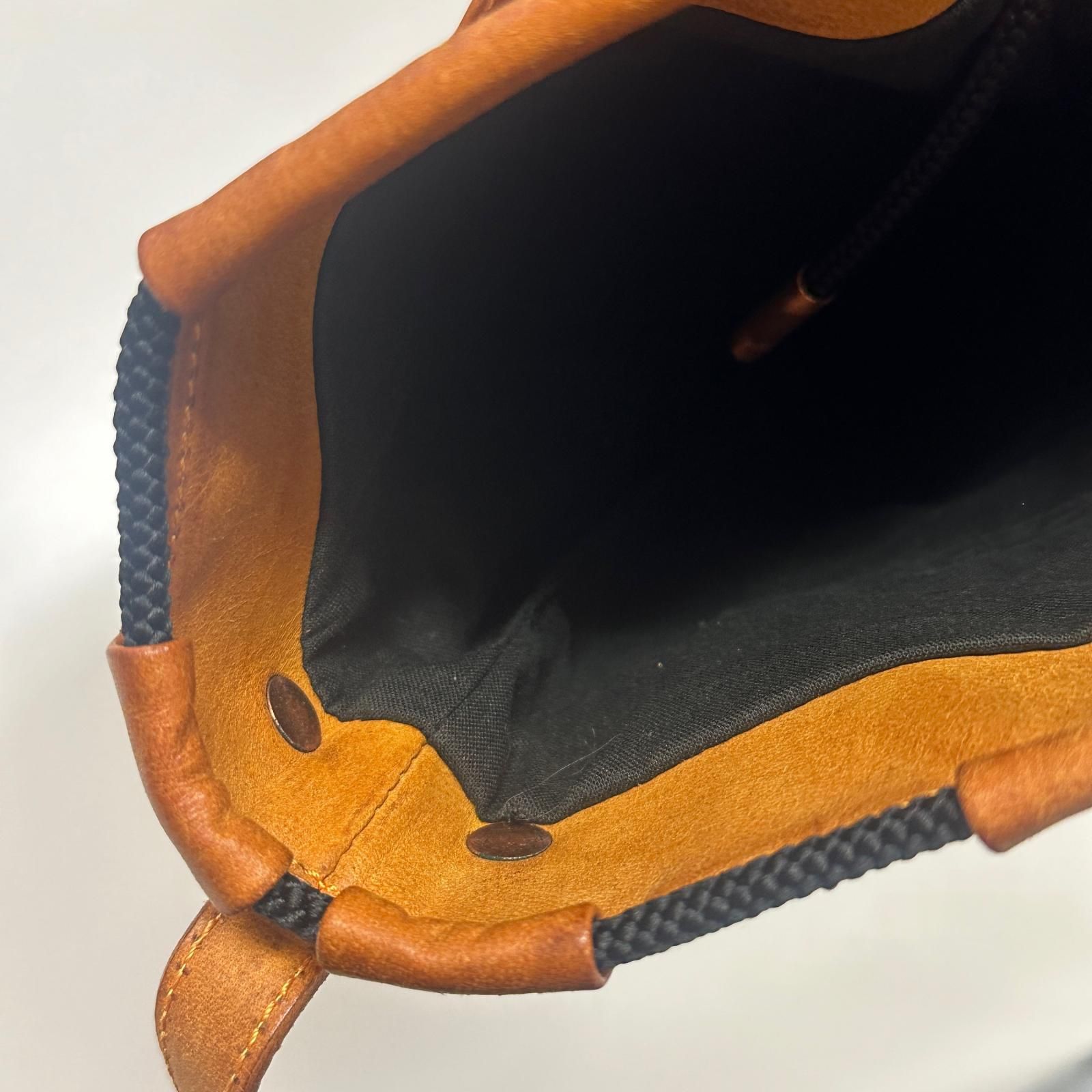 参考上代49500円 i o l o m Draw Strings Bag ドローストリングバッグ ショルダーバッグ イオロム io-08-063 ブラウン F （18423M） 参考上代49500円 i o l o m Draw Strings Bag ドローストリングバッグ