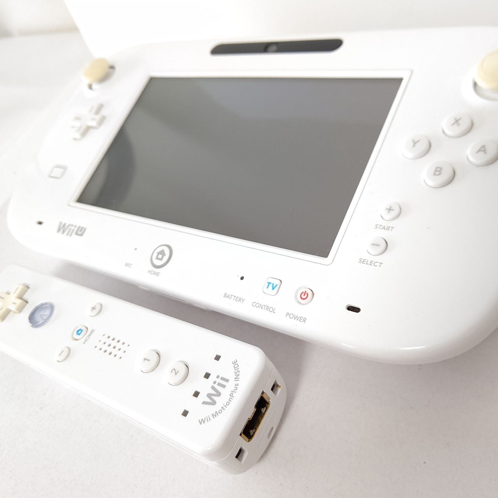 任天堂　wiiU マリオカート8セット シロ　美品　32GB　家庭用　ゲーム機 任天堂 wiiU マリオカート8セット シロ 美品 32GB 家庭用 ゲーム機