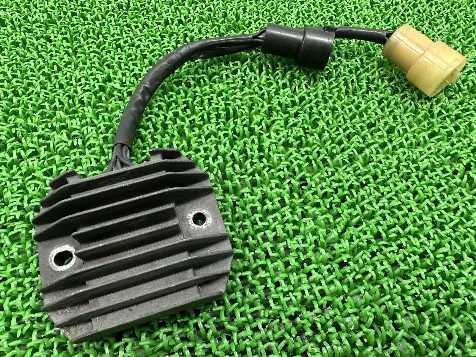 NinjaZX-6RR レギュレター カワサキ 純正 中古 ZX600K ZX600M レギュレーター 品薄 lH 6,482円