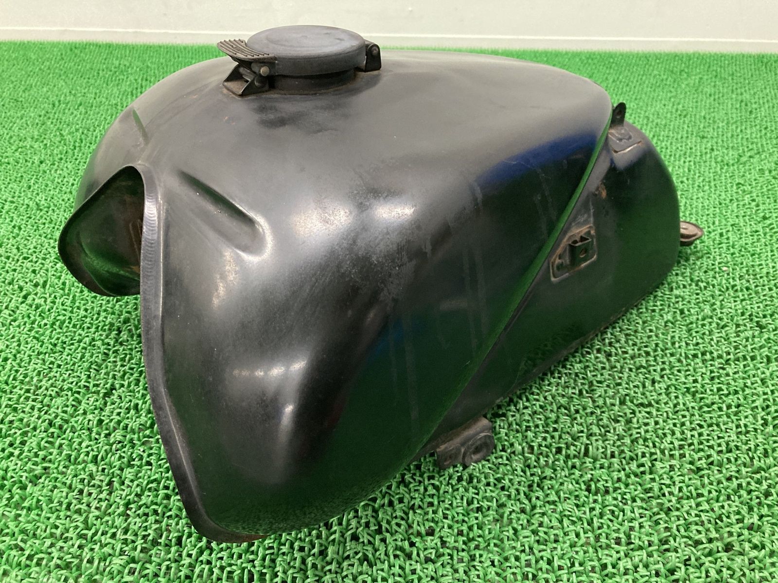 GPZ250R タンク 黒 カワサキ 純正 中古 EX250E フューエルタンク 燃料タンク Su GPZ250R タンク 黒 カワサキ 純正 中古 EX250E フューエルタンク 燃料