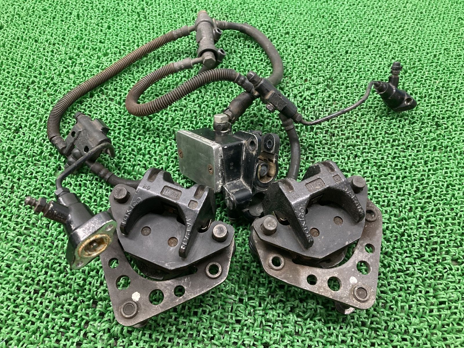 GPZ750F フロントブレーキキャリパー 左右 カワサキ 純正 中古 ZX750A ホース Yb GPZ750F フロントブレーキキャリパー 左右 カワサキ 純正 中古 ZX750A
