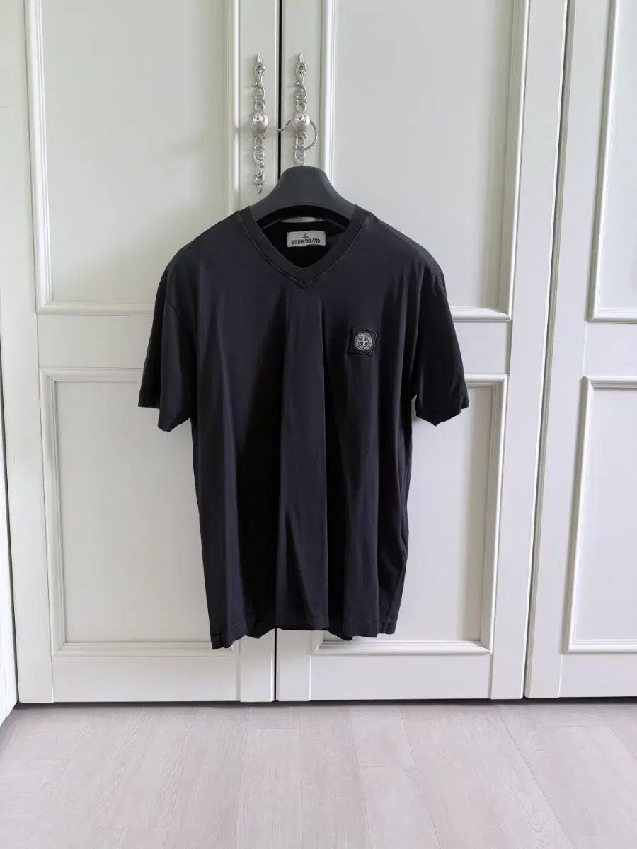 ストーンアイランド Vネック Tシャツ M100 9,952円