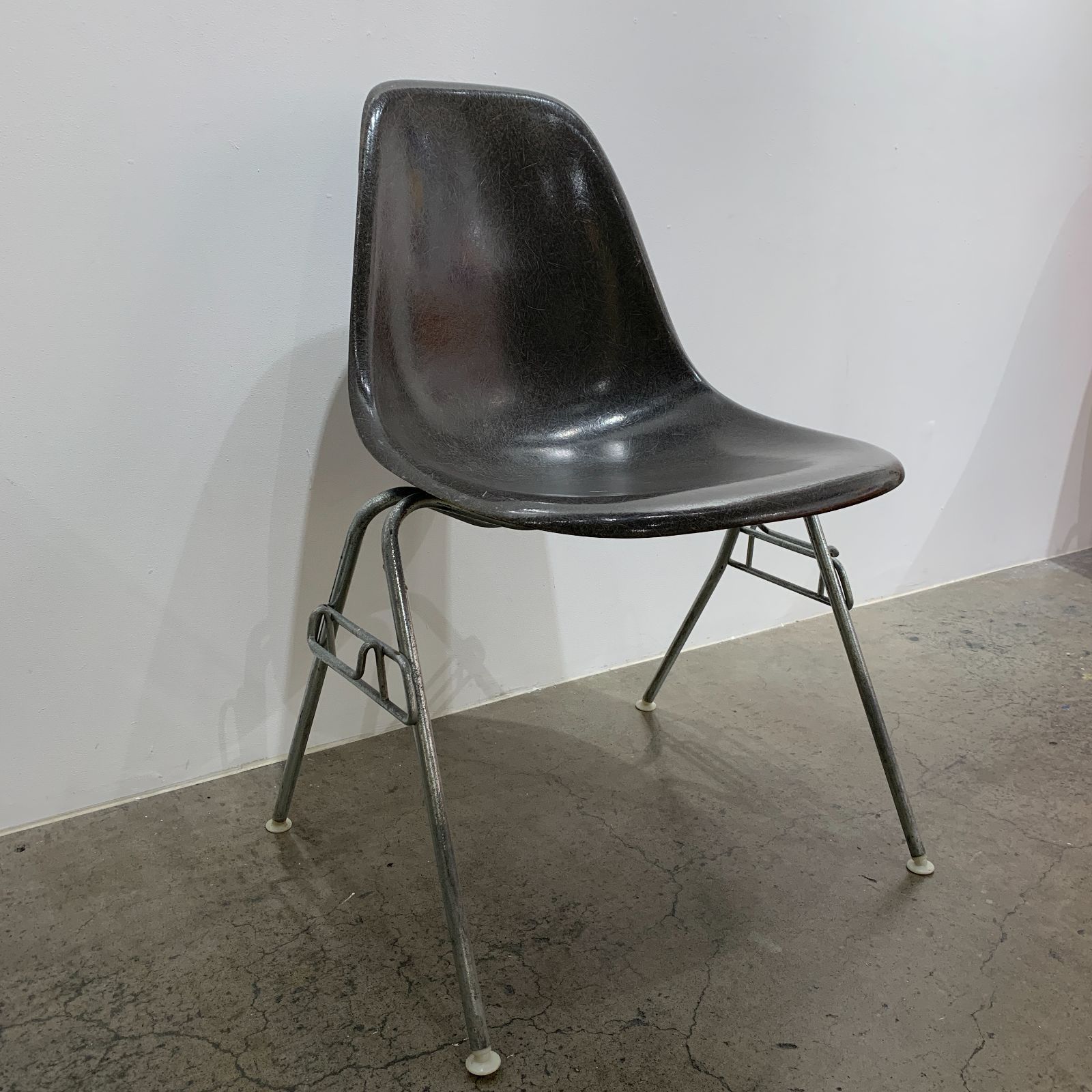 【 Herman Miller 】ハーマンミラー DSS Eames Side Shell Chiar / Dark Tone