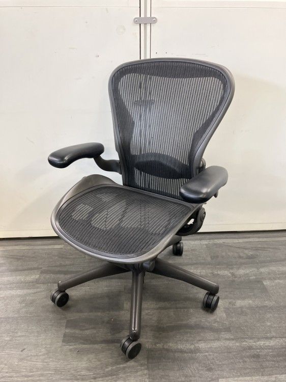 【中古品】ハーマンミラー 固定肘付アーロンチェア AE111PWBAJG1BBFP3001 ブラック 37,252円
