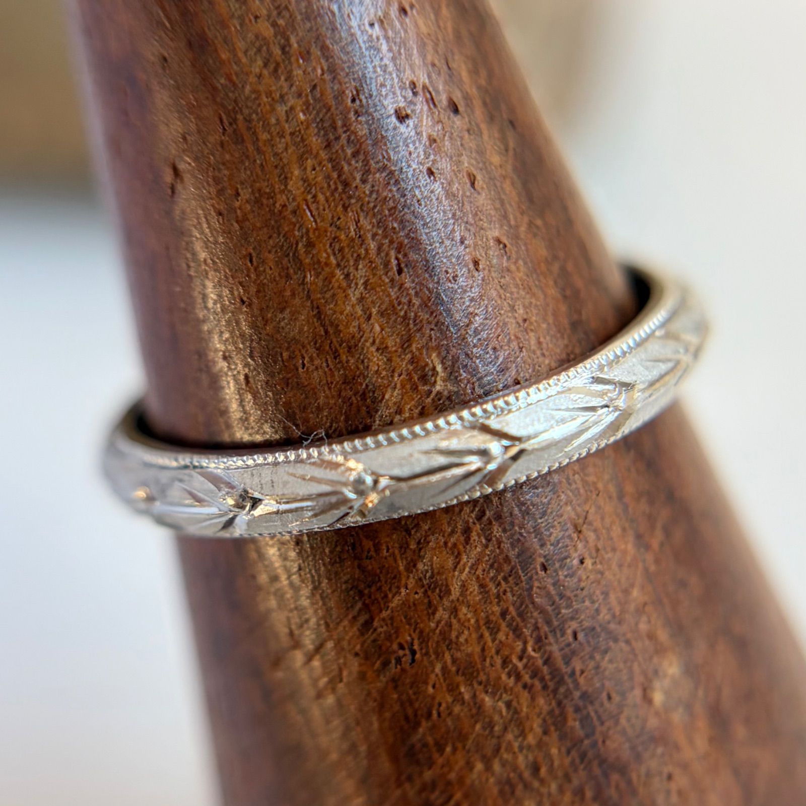 【SEIKOジュエリー】プラチナ Pt950 彫刻リング アンティーク調 唐草模様 3.3g 11.5号 12号　ケース付き C4749 45,499円
