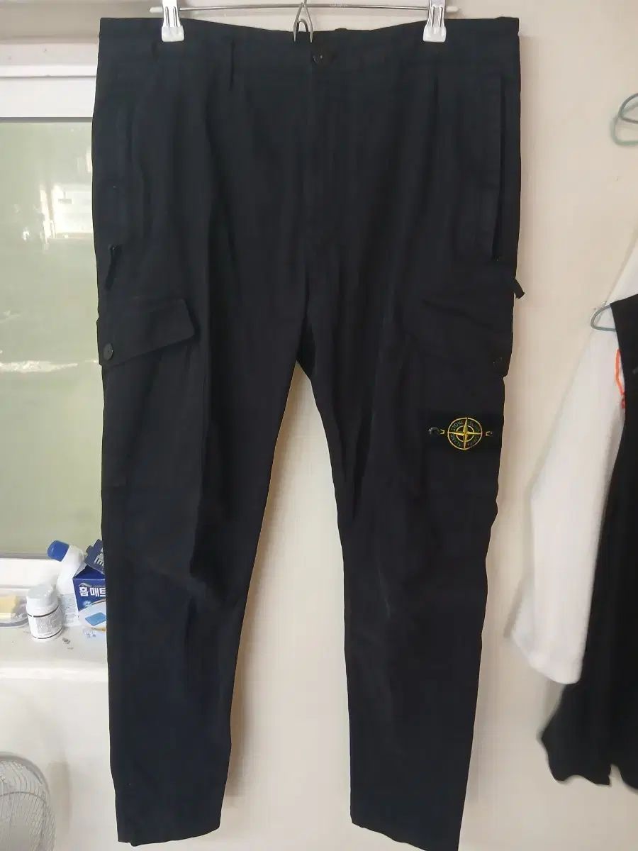 (正規品)STONE ISLAND ストーンアイランド ズボン パンツ カーゴ 百貨店購入 実際に着用4回 ほぼ新品 ブラック 32-34