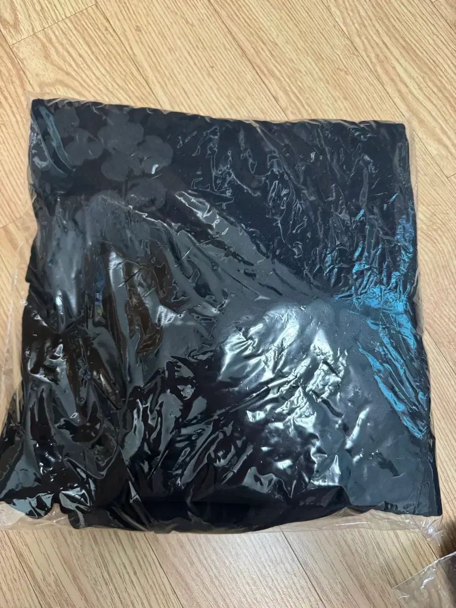 XL DENIM TEARS(デニムティアーズ) ウール ブラック Tシャツ リース WHO