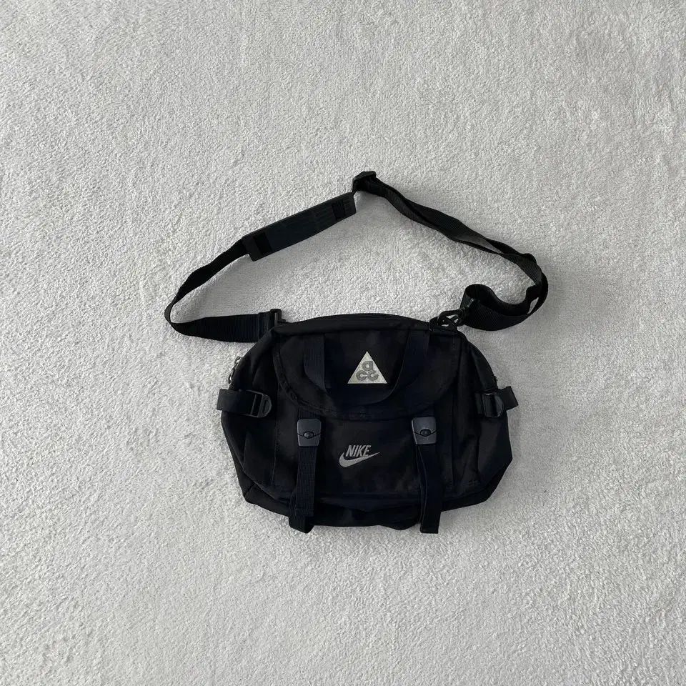 ナイキ ACG 90'S オールドスクール ヒップバッグ クロスバッグ 6,899円
