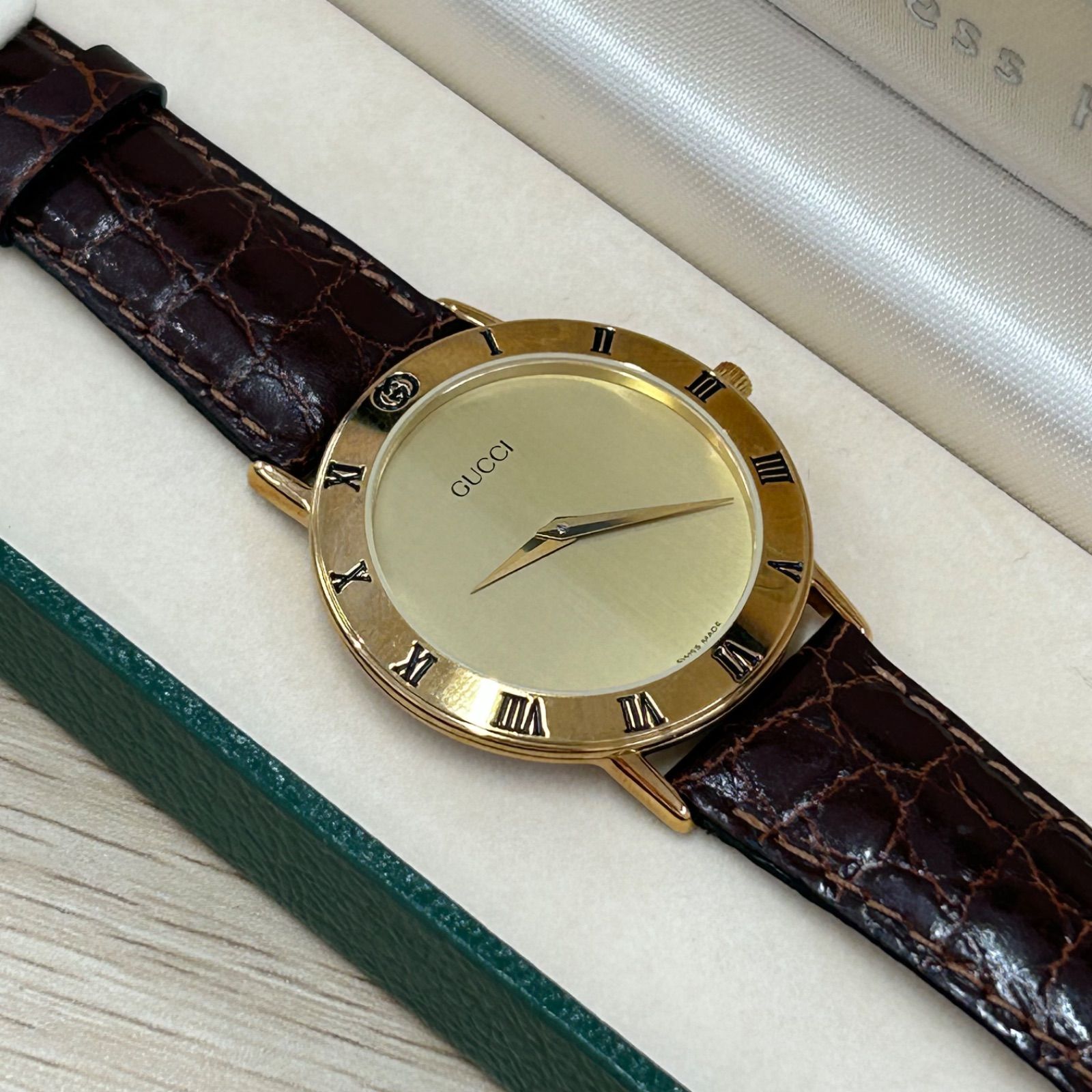 GUCCI グッチ　3000.2.M ゴールド文字盤　レザーベルト