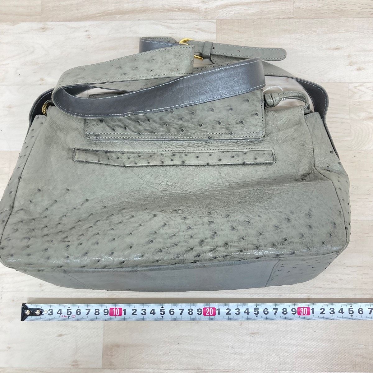 良品】オーストリッチレザー/グレー系色/ゴールド金具/ハンドバッグ 未 