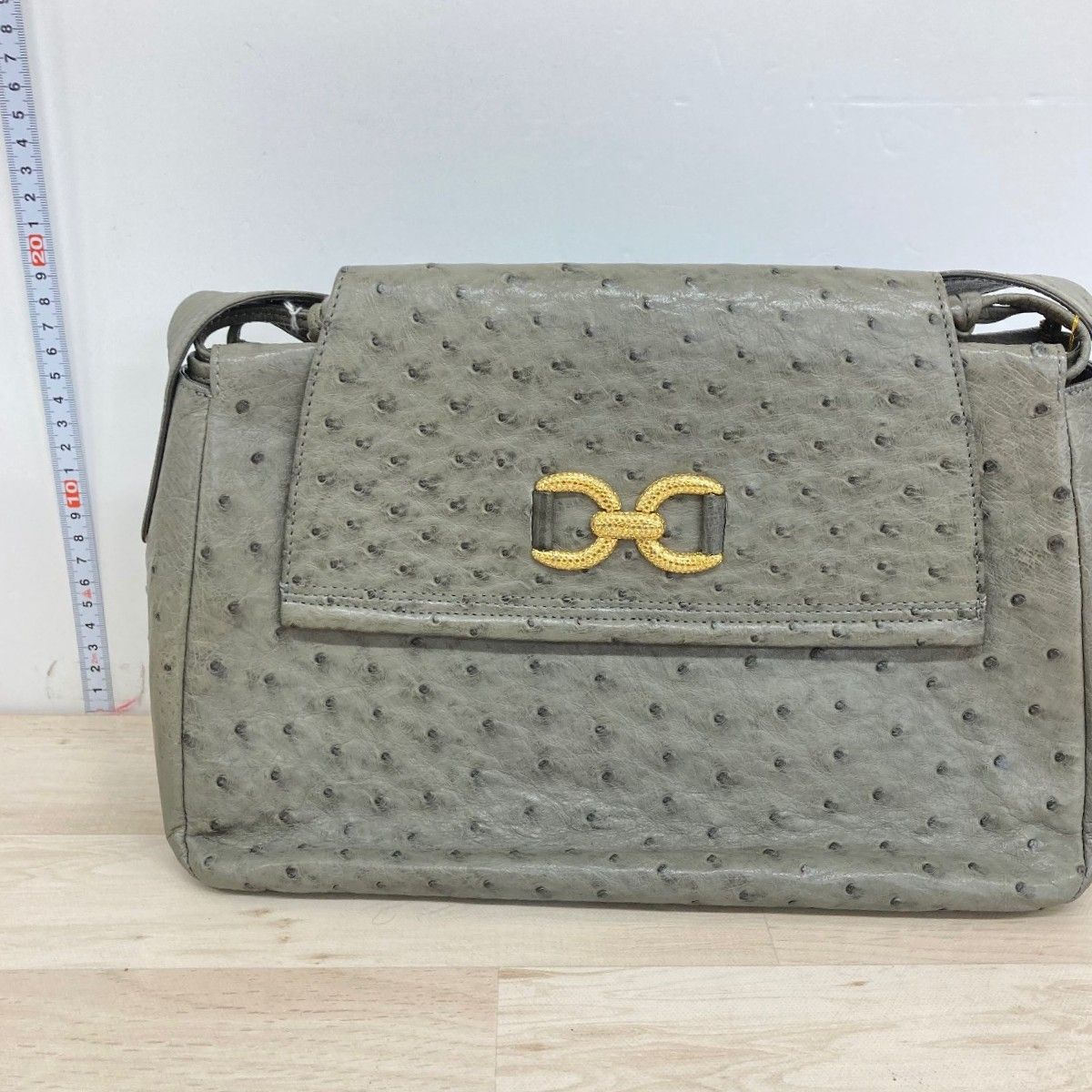 良品】オーストリッチレザー/グレー系色/ゴールド金具/ハンドバッグ 