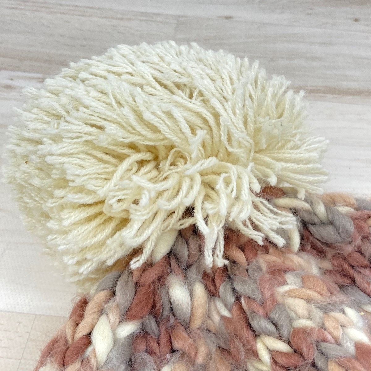 美品 Crochet/クロッシェ ニット帽 ポンポン付 アクリル100