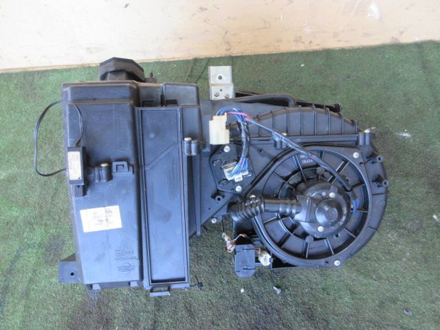ヒーターユニット 日産 キャラバン　VWME25 H17年　HSP0290-12-8 14,400円