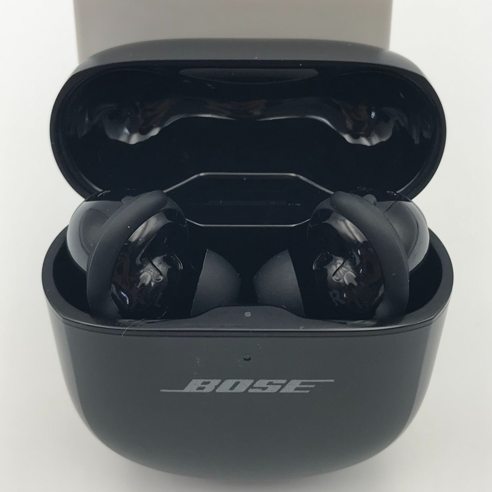 ■BOSE QuietComfort Ultra Earbuds 完全ワイヤレスイヤホン ブラック ANC搭載 Bluetooth 充電ケース付き 中古 7,400円
