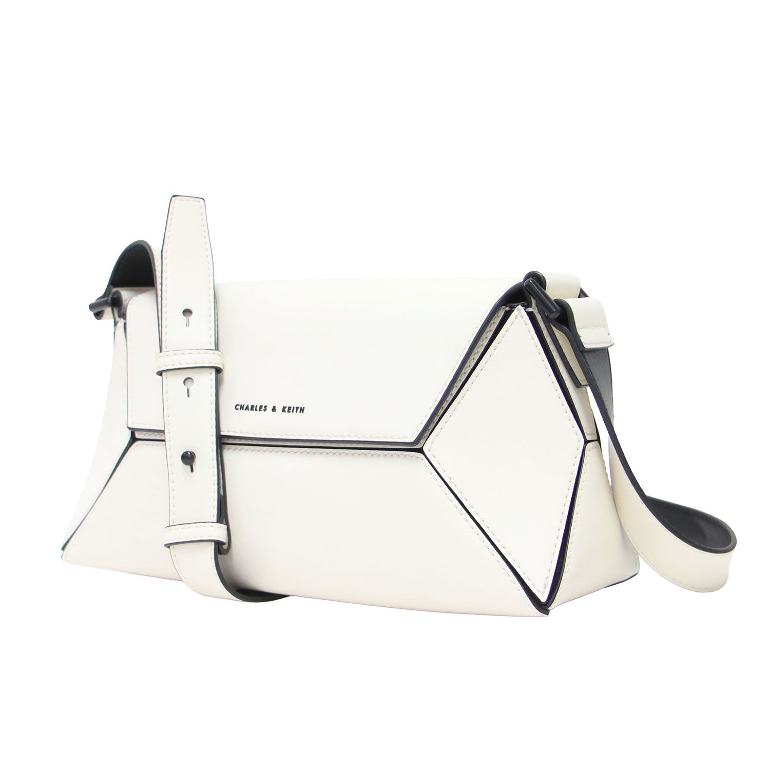 CHARLES & KEITH チャールズアンドキース バッグ ホワイト 白 ナスリン ジオメトリックショルダーバッグ マルチ Nasrin ポシェット クロスボディ マグネット開閉 ブランドロゴ ステッチ ブランド カバン【レディース】【中古】