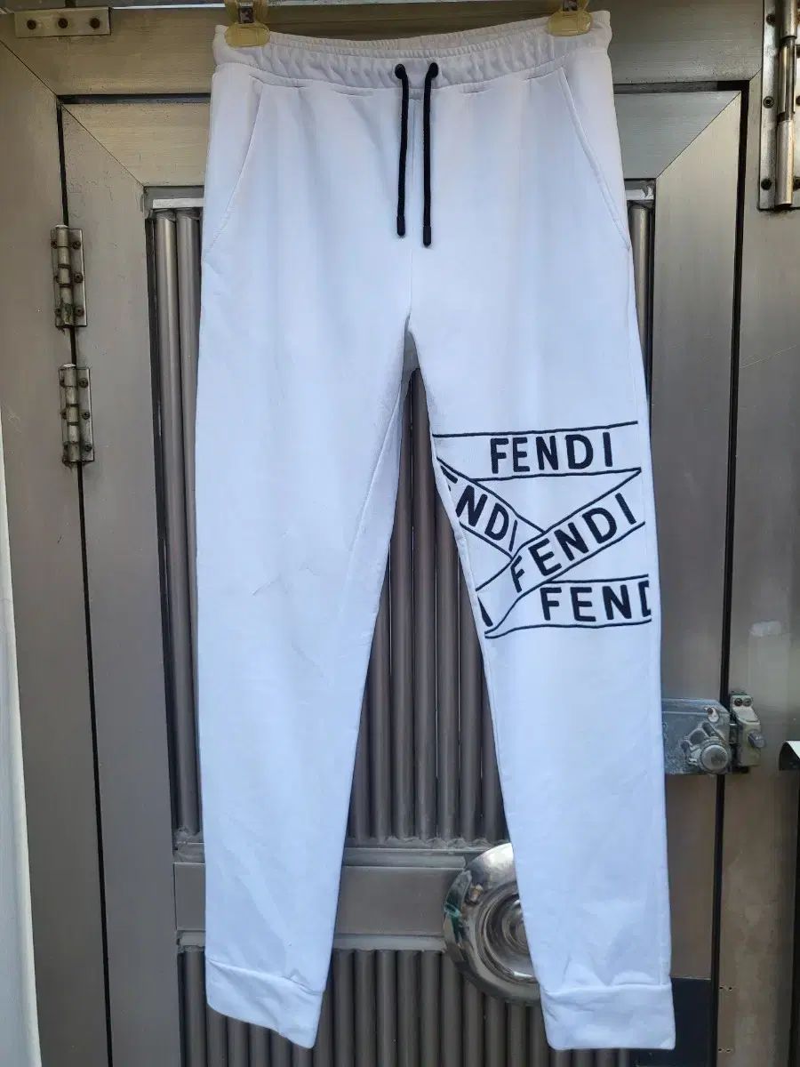 正規品 FENDI(フェンディ) トレーニングパンツ 31インチ 状態良好