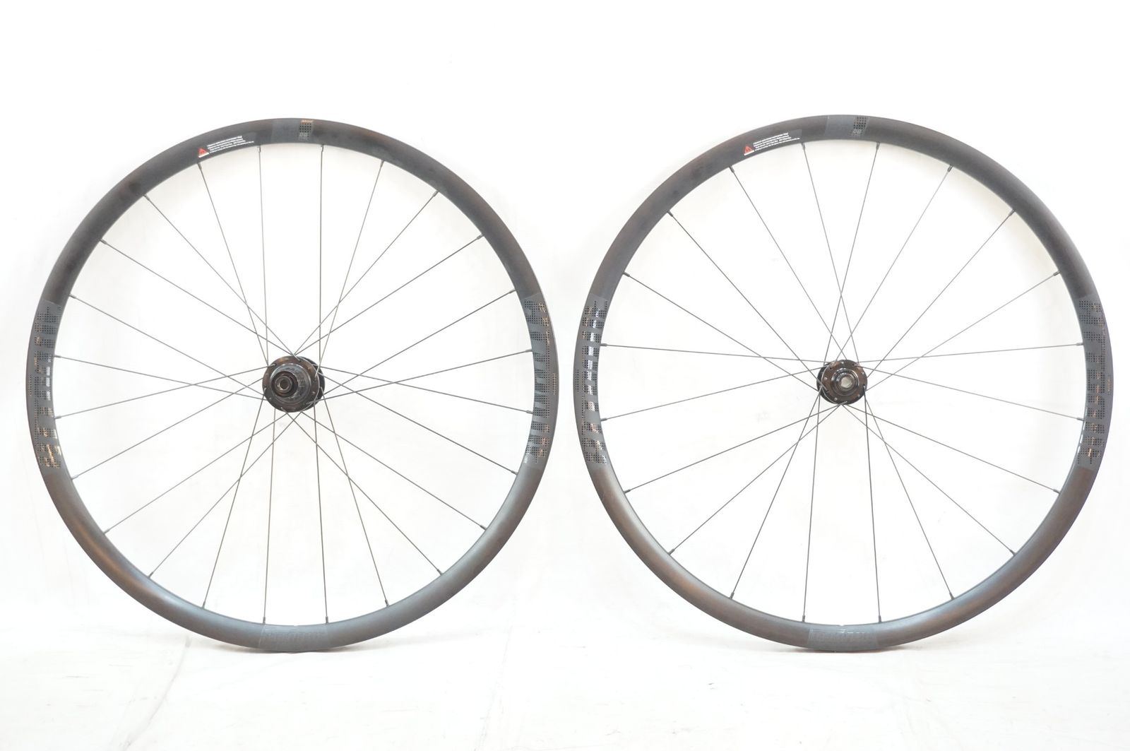 ATTAQUE 「アタッキ」 30DB SHIMANO 12S ホイールセット / バイチャリ浦和ベース