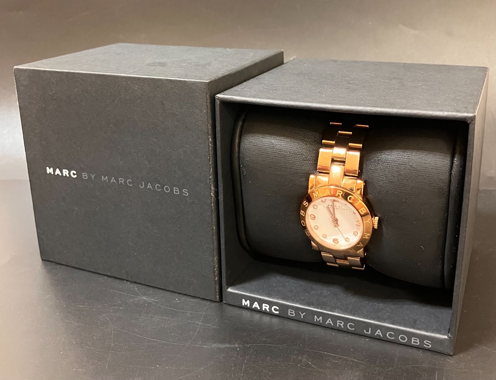 【34058】 マークバイマークジェイコブス Marc Jacobs腕時計 MBM3078 QZ ピンクゴールド 正規ベルト 説明書付 純正箱付き 動作未確認