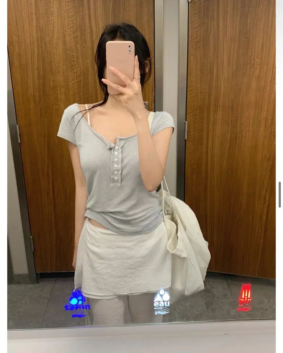 リズ Mellow button tee
